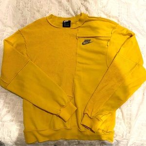 NIKE yellow crew neck sweatshirt
